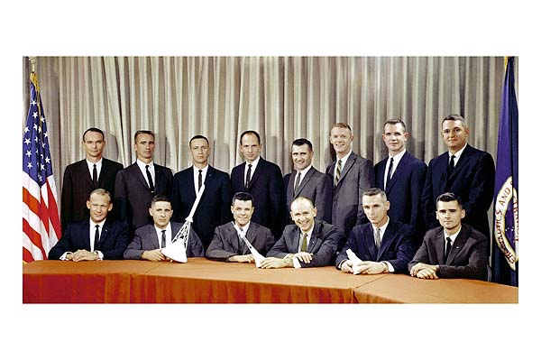 3RD GROUP OF ASTRONAUTS / ASTRONAUT GROUP 3 8x12 PHOTO