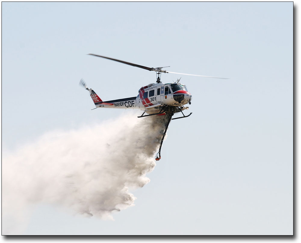 UH1 HUEY FIREFIGHTER HELICOPTER WATER DROP 8x10 SILVER HALIDE PHOTO