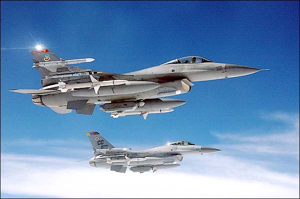 F-16 / F-16C Fighting Falcons in Flight Photo Print for Sale