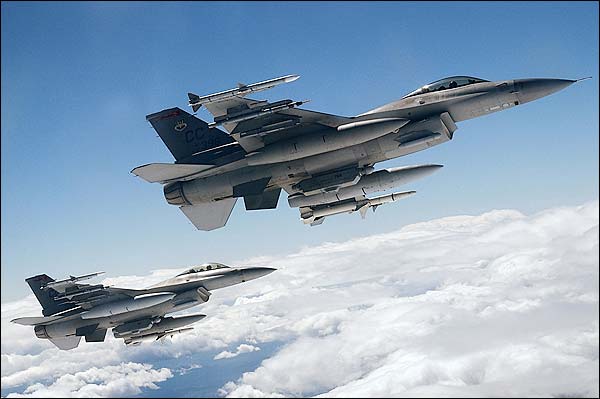F-16 Fighting Falcons in Flight Photo Print for Sale