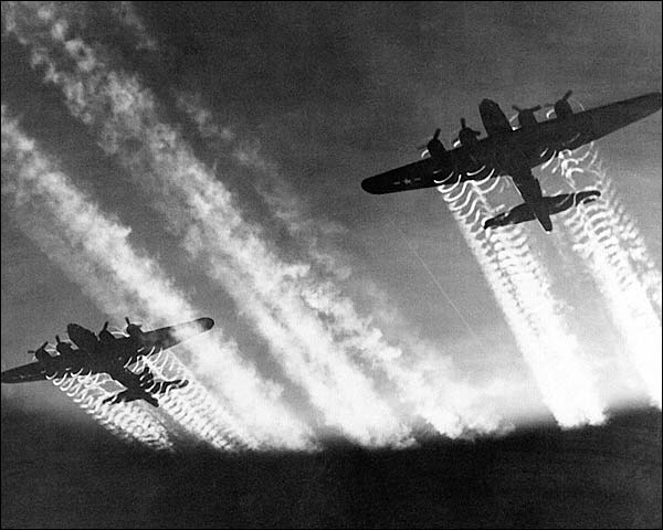 Boeing  B-17 Flying Fortress w/ Contrails Photo Print for Sale
