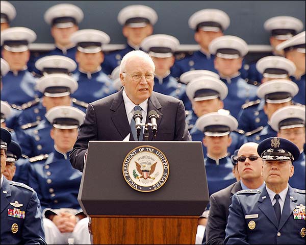 VP Dick Cheney & US Air Force Class 2005 Photo Print for Sale