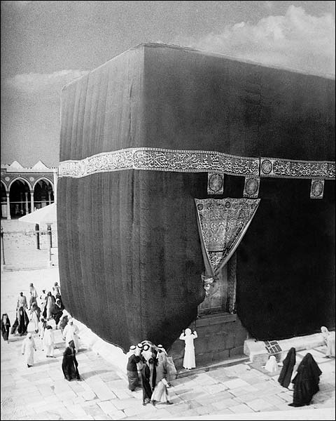 The Kaaba in Mecca with Pilgrims in 1910 Photo Print for Sale