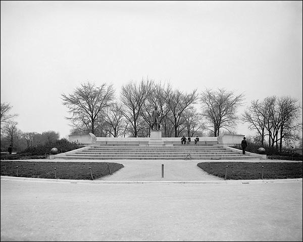 Lincoln Statue in Chicago's Lincoln Park 1900 Photo Print for Sale