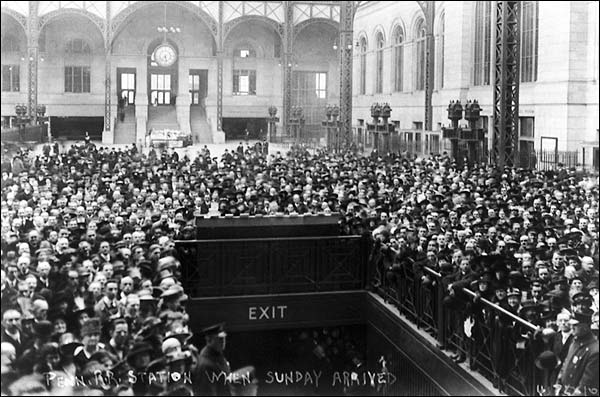 New York City Pennsylvania Station 1917 Photo Print for Sale