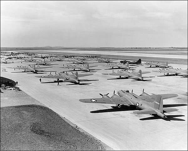 WWII Boeing B-17 Flying Fortress Line-Up Photo Print for Sale